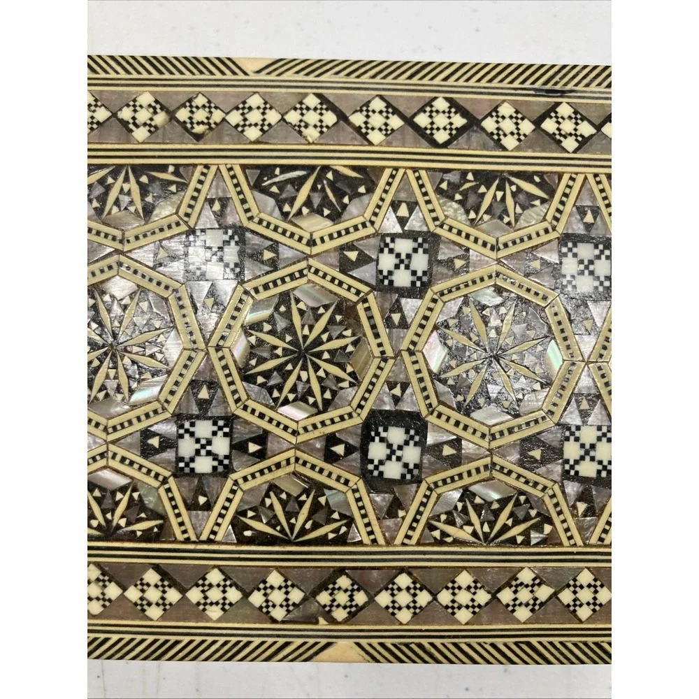 Vtg Inlaid Wood and Mother Of Pearl Wood Jewelry Israel Trinket Box 7.75 x 4.85